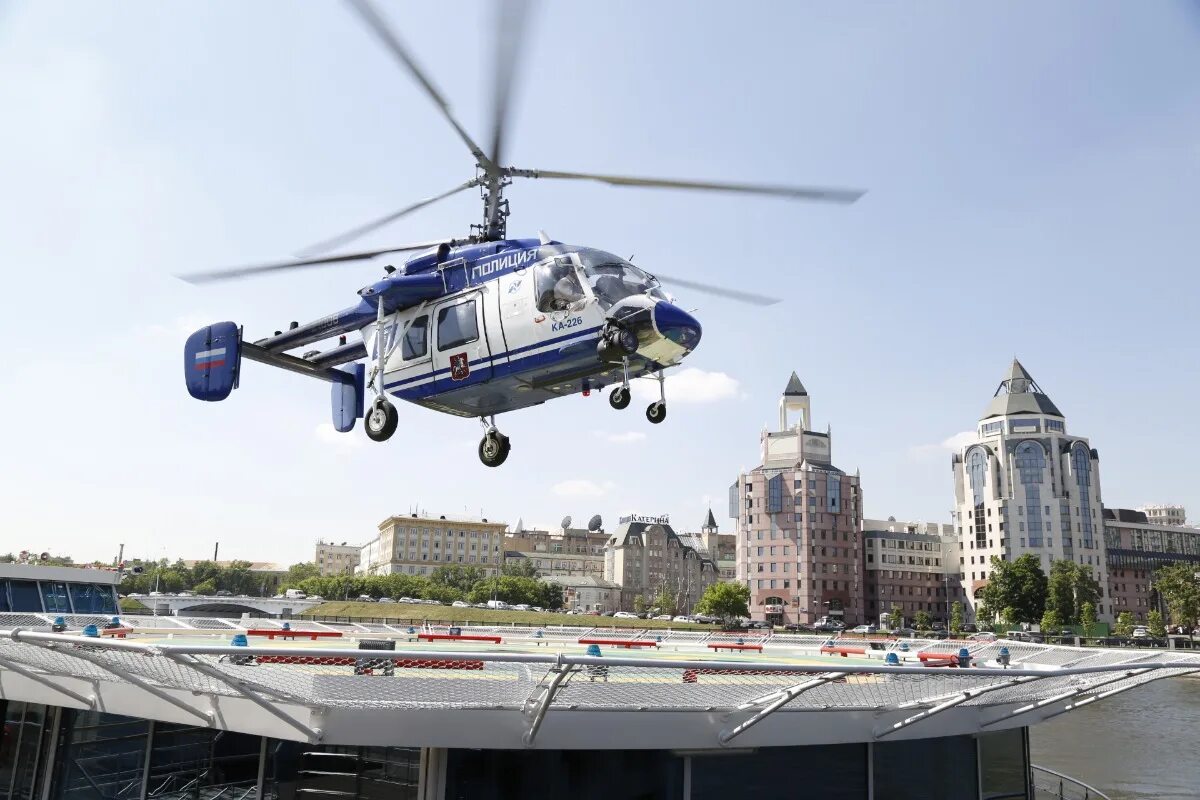 Вертолет над домами. Гпн-5 5м вертолетная площадка спб. гпн 5 вертолетная площадка. вертолет на крыше. посадочная площадка для вертолета.