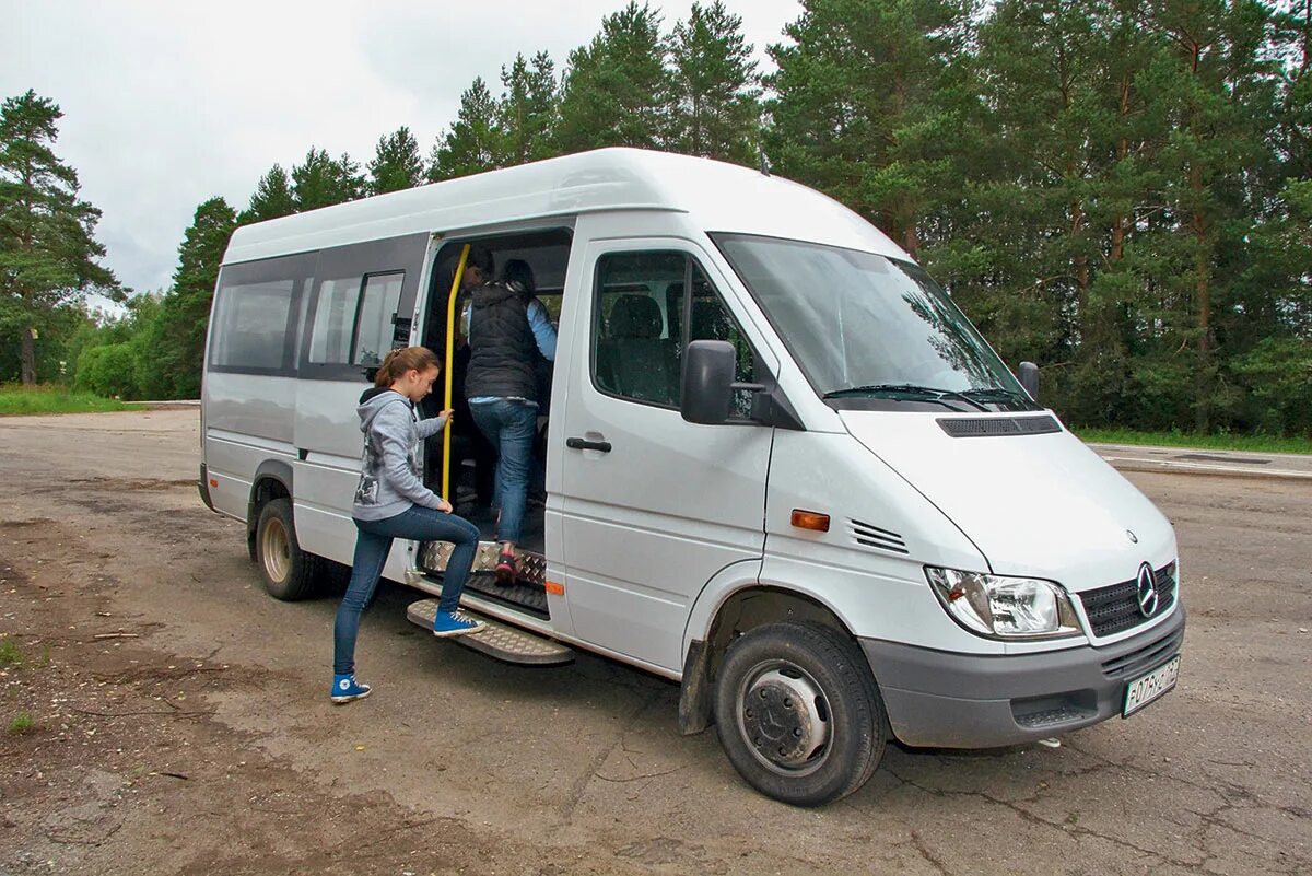 Маршрутка ивье. Мерседес спринтер маршрутка. mercedes sprinter classic. мерседес маршрутный. мерседес спринтер такси.