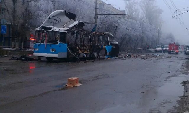 30 декабря 2001 года. Взрыв троллейбуса в Москве 1996. Взрыв троллейбуса в Москве 1996 Алексеевская. Взрыв троллейбуса в Волгограде 2013. Взрывы в Московском троллейбусе.