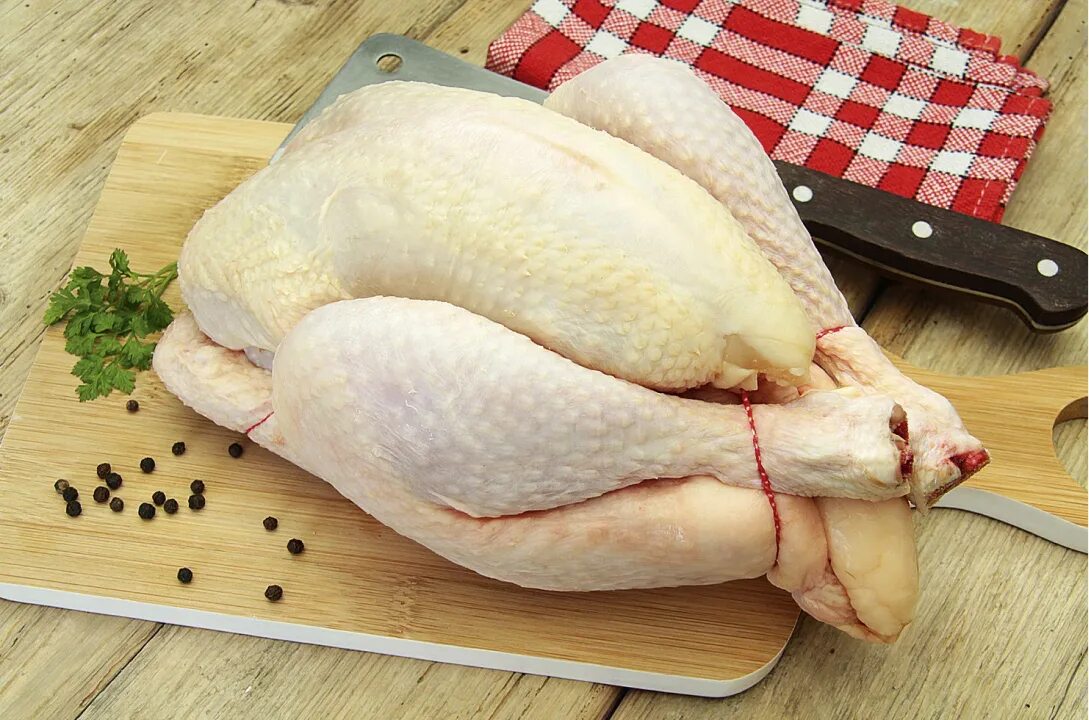Как замариновать курицу для горячего. Мясо домашней птицы. Тушка куриная. Домашняя курица. Тушки домашней птицы.