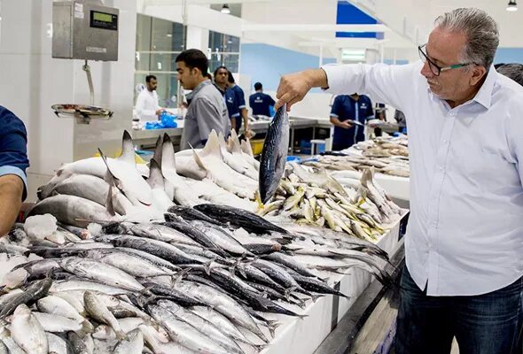 Рыбный рынок какое метро. Рыбный рынок в баку. waterfront market дубай. рыбный рынок в комсомольске на амуре. рыбный рынок мадагаскар.