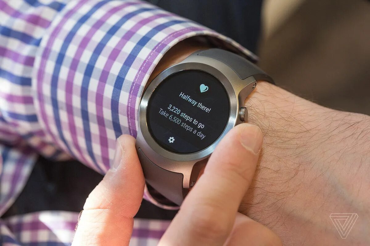Умных часов android wear. Android wear часы. веар 2. android wear часы игры. умные часы от google внутренность.