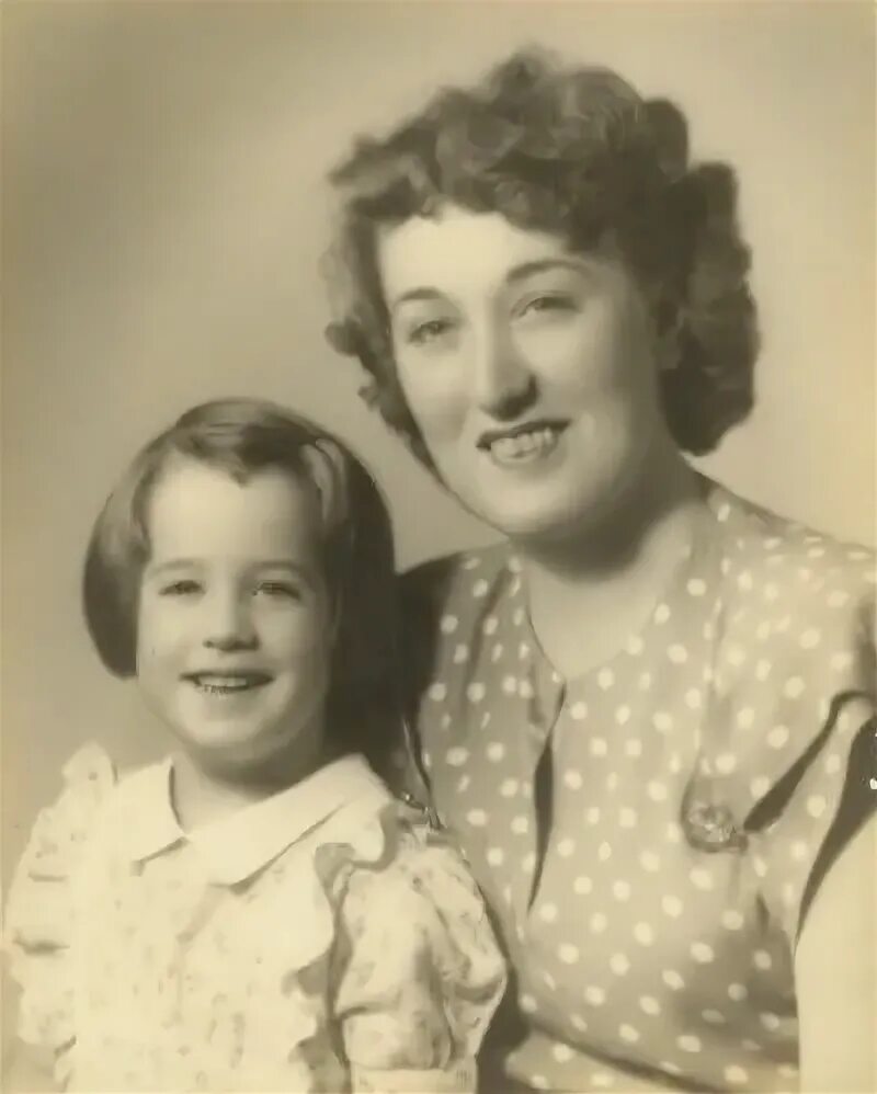 Бесс армстронг. Mama e hijo nord 1991. Bess helps her mother. Сделайте данные предложения отрицательными. Bess helps her mother.