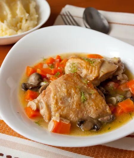 Вкусные блоги курица. Тушеная курица в белом вине. курица в белом вине. тушеная курица в белом вине по-итальянски.