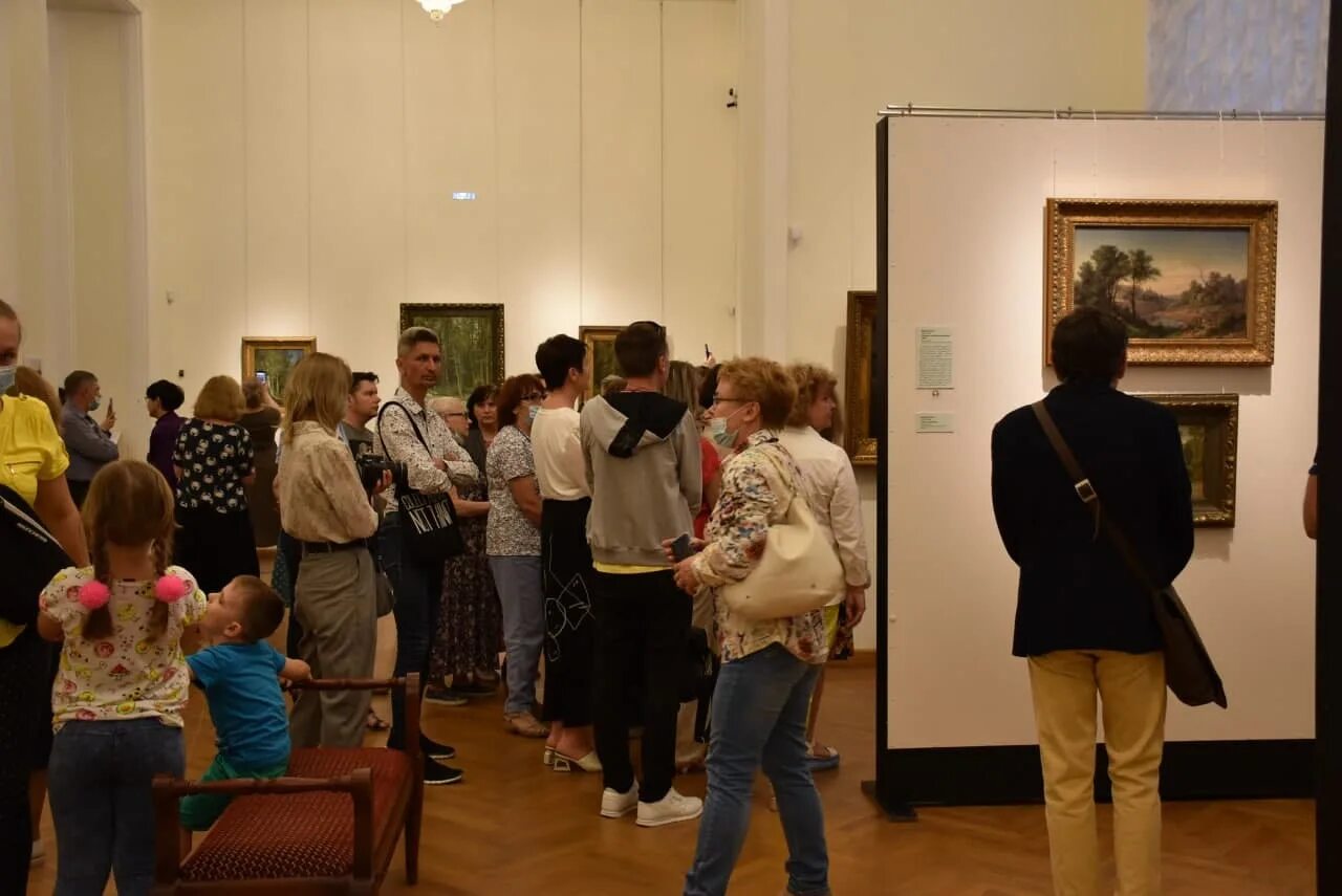 Третьяковка вакансии. Шедевры коллекции третьяковской. Сотрудники третьяковской галереи. Выставка роберта фалька в третьяковке. Третьяковская галерея внутри.