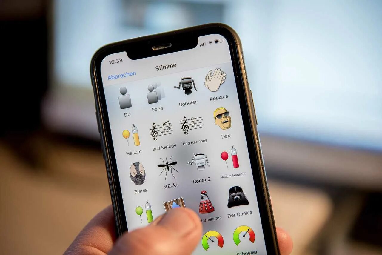 Какое приложение в смартфоне. Приложение для смартфона. мобильное приложение на телефоне. мобильное приложение фото. фото смартфона с приложениями.