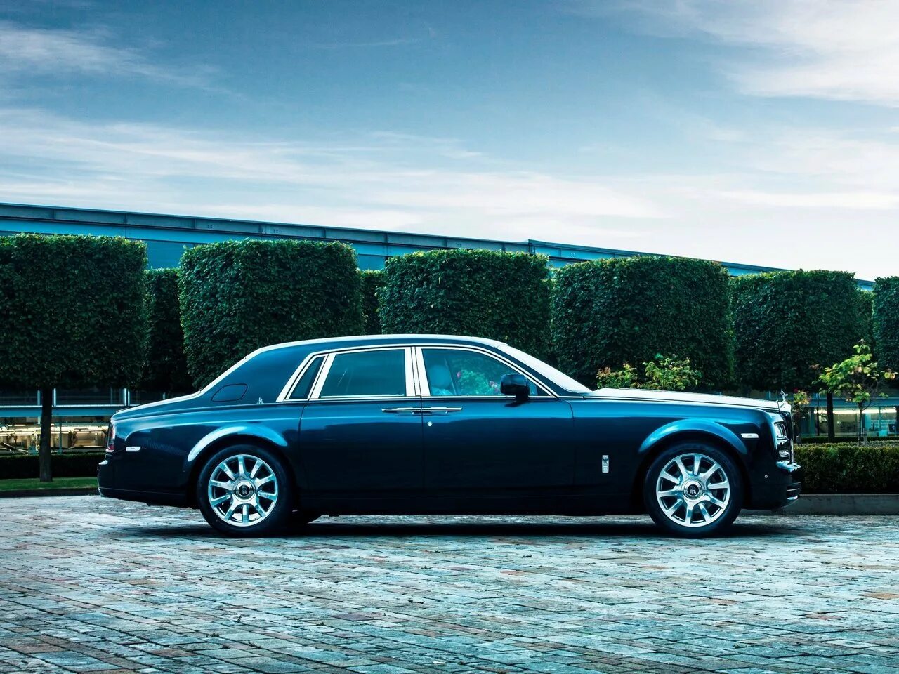 Rolls история. Rolls-Royce Phantom (VII). Rolls Royce Phantom 2022. Rolls Royce Phantom седан. Rolls Royce Phantom 2015.