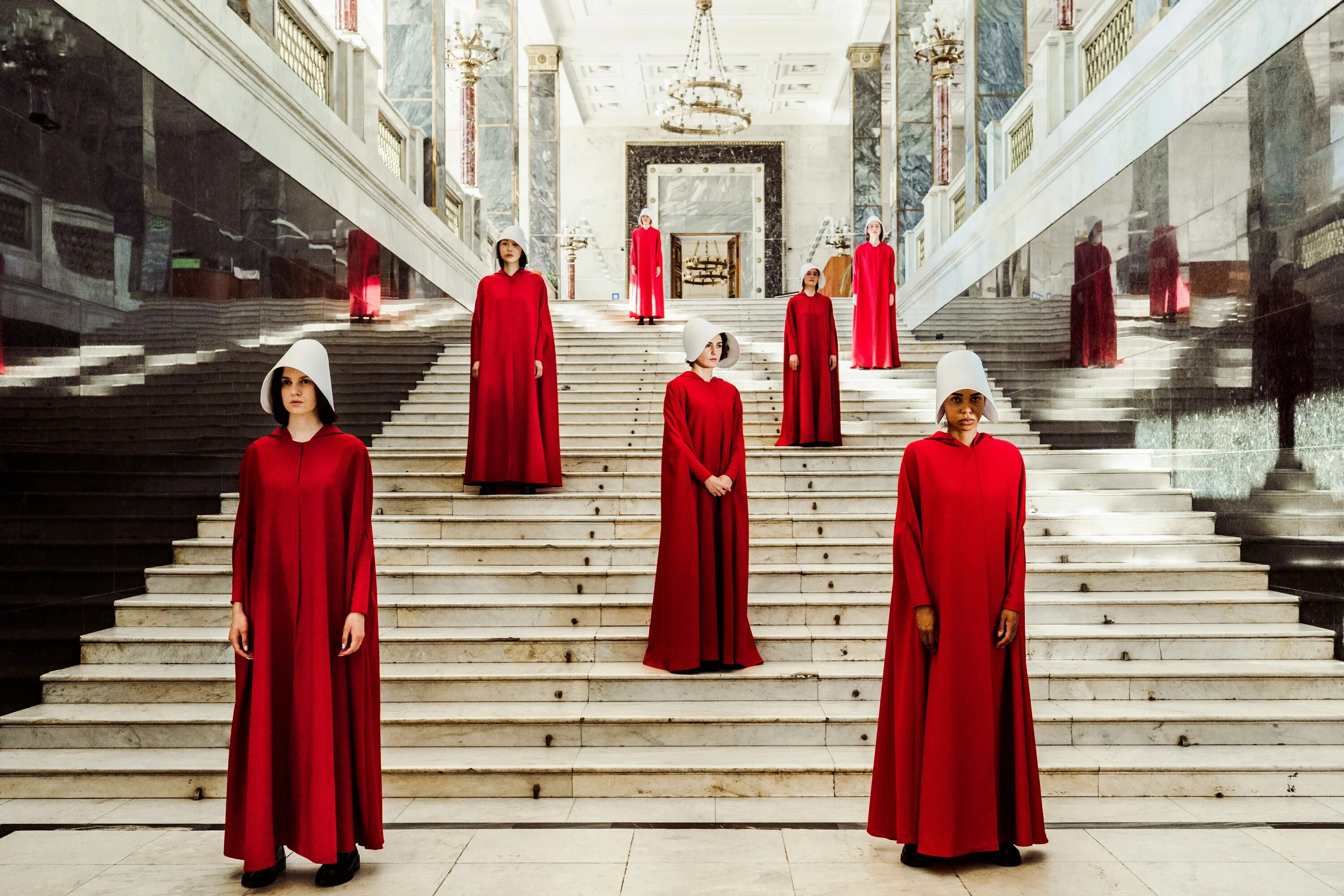 Рассказ служанки джун и серена. Рассказ служанки 2017. Серена уотерфорд. Когда выйдет рассказ служанки новый. Когда выйдет рассказ служанки новый.