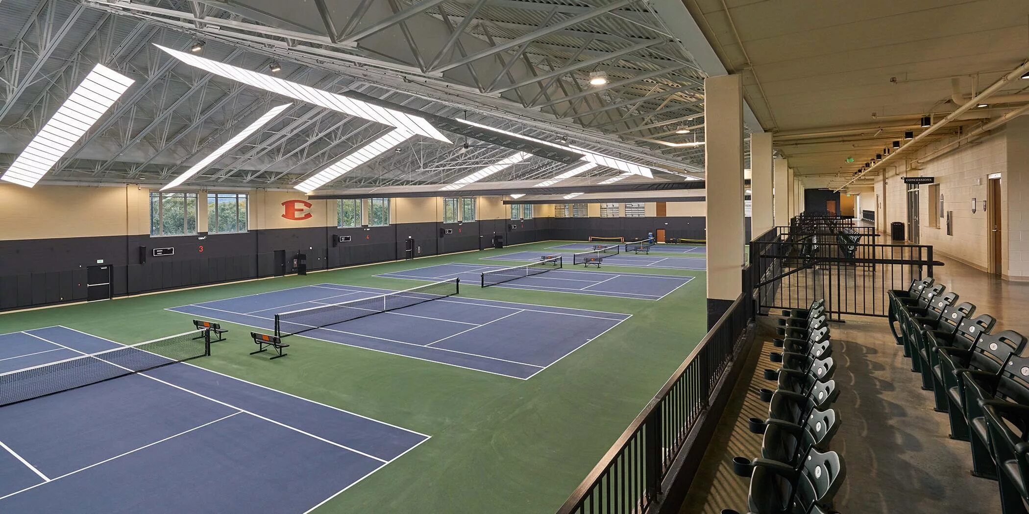 Tennis centre. Теннисный корт Душанбе. Теннисный корт Астрахань. Касри теннис Душанбе. Северная Арена Гринвича теннис.