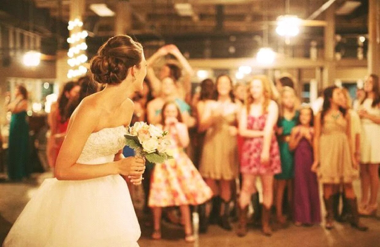 Свадебный стол для гостей. Шпонарский сергей волгодонск. Свадьба откуда пошла традиция. Гости на свадьбе. Крики горько на свадьбе.