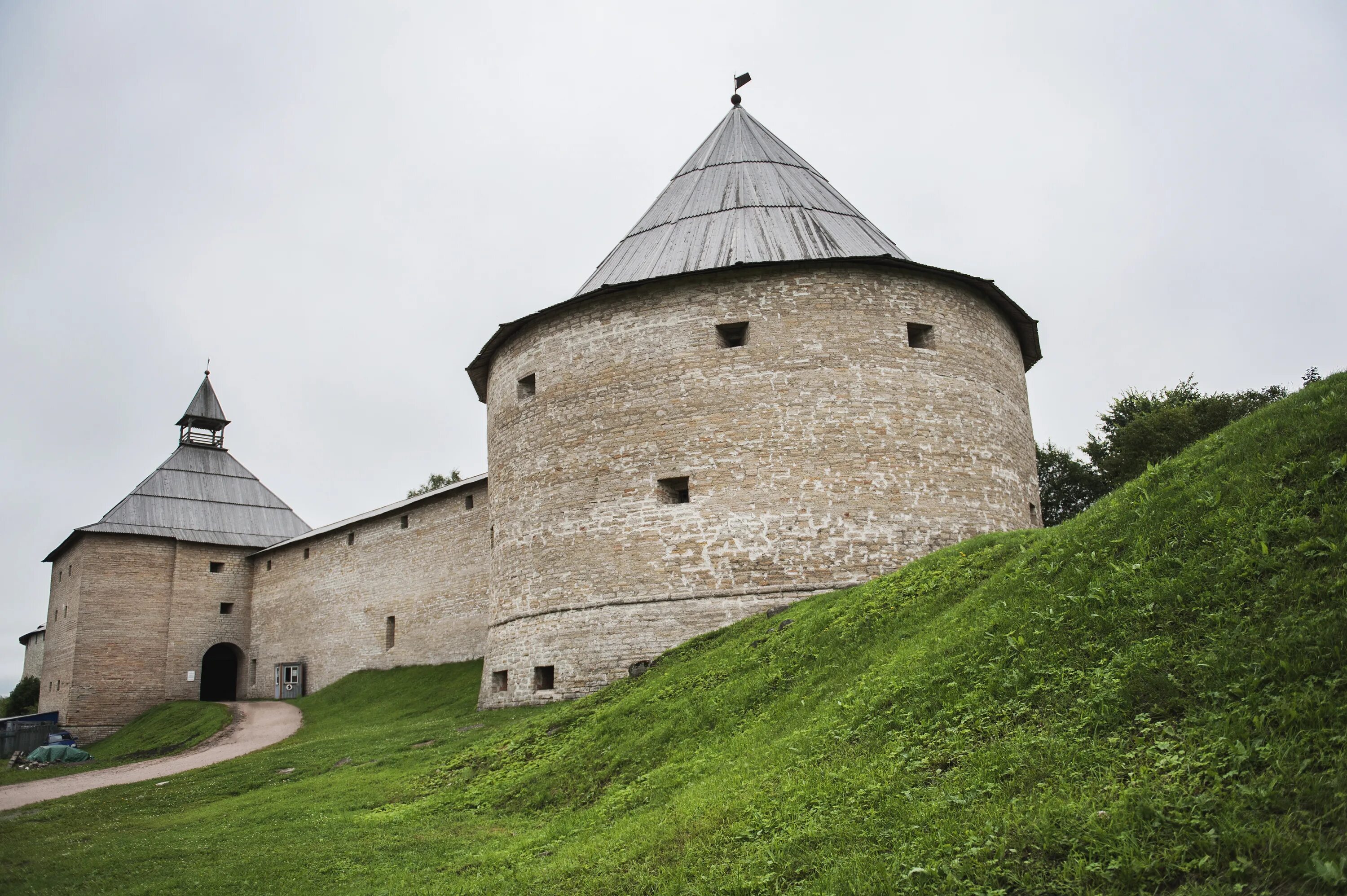Георгиевская церковь (старая ладога). Старая ладога осень. Ладога город. Старая ладога монастырь крепость. Ладога крепость олега.