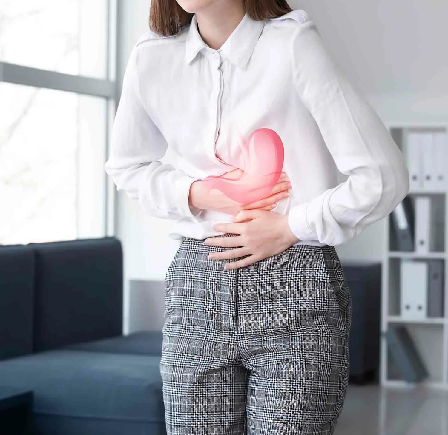 Кактус на стуле. Болит спина. Сидячий образ жизни. Сидит в офисе. Дискомфорт при стуле.