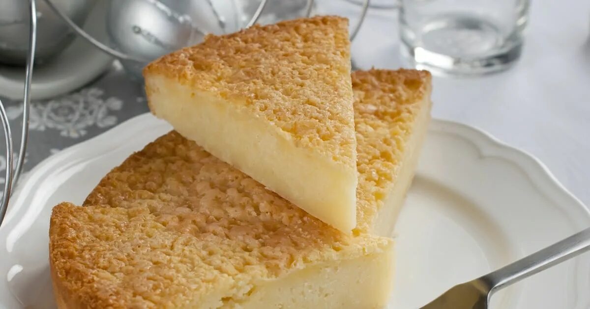 Сметанник манник. Творожный манник в духовке. Манник с творогом на кефире. Манник с творогом на кефире. Манник с творогом.