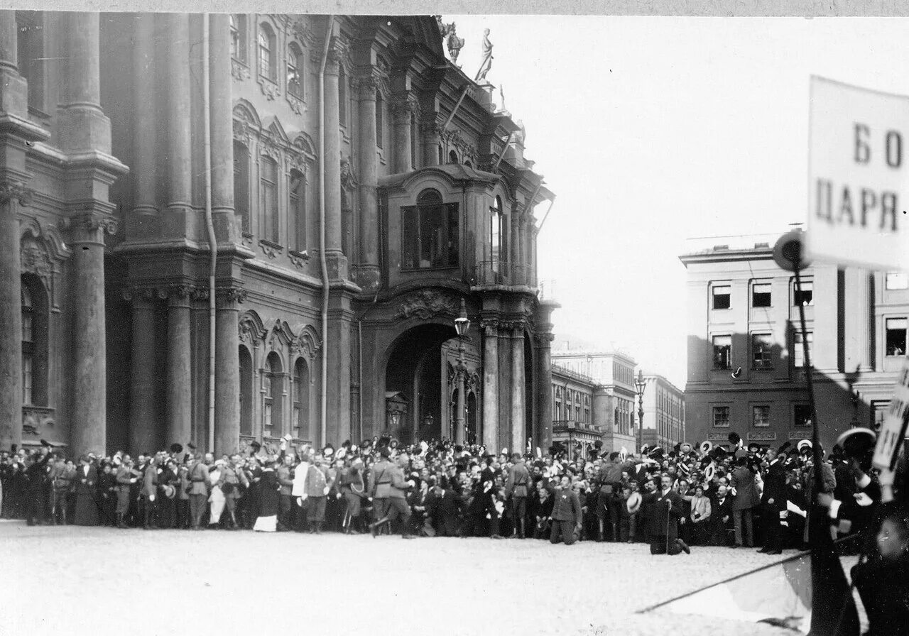 Дворцовая площадь объявление войны 1914. Зимний дворец 1914.