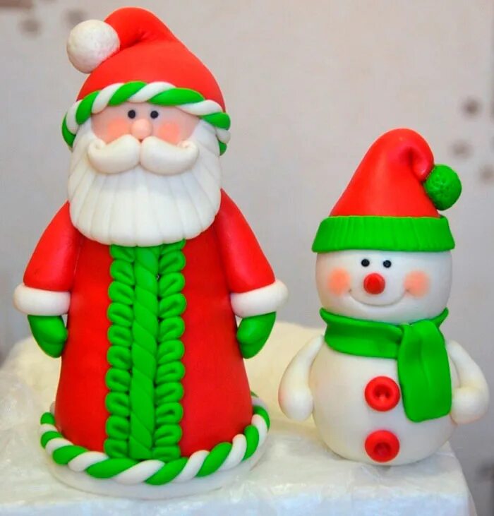 Новогодние поделки из пластилина. Дед Мороз изпластелина. Дед Морозик из пластилина. Дедушка из пластилина