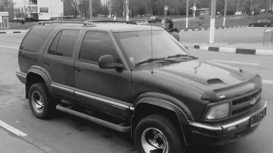 Шевроле блейзер s15. Chevrolet Blazer s15. Шевроле блейзер 1997 на больших колесах. Chevrolet Blazer s15 ПТС. Диски на Шевроле блейзер 1995.