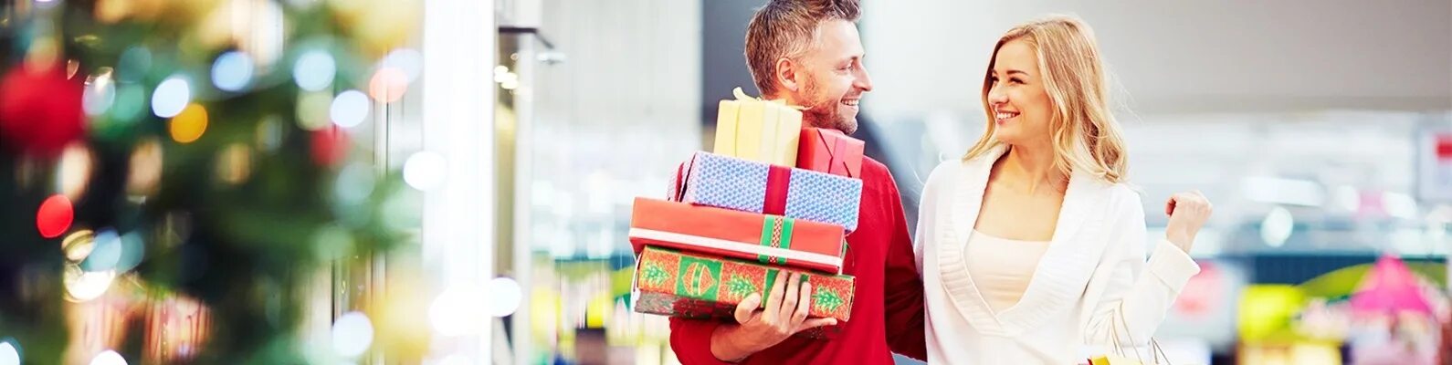 Shopping for a gift. Подарок девушке. Buying a present dialogue. Buying a present. Радостная девушка с подарком.