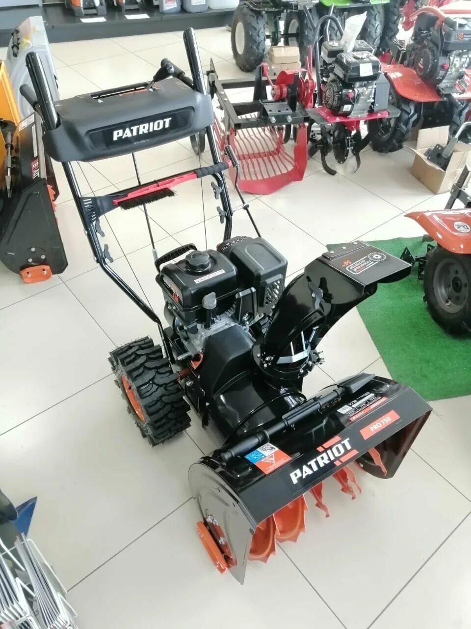 Снегоуборщик про 750. Patriot Pro 750. Снегоуборщик бензиновый Патриот 750. Снегоуборочная машина Patriot Pro 750. Снегоуборщик Патриот про 750.