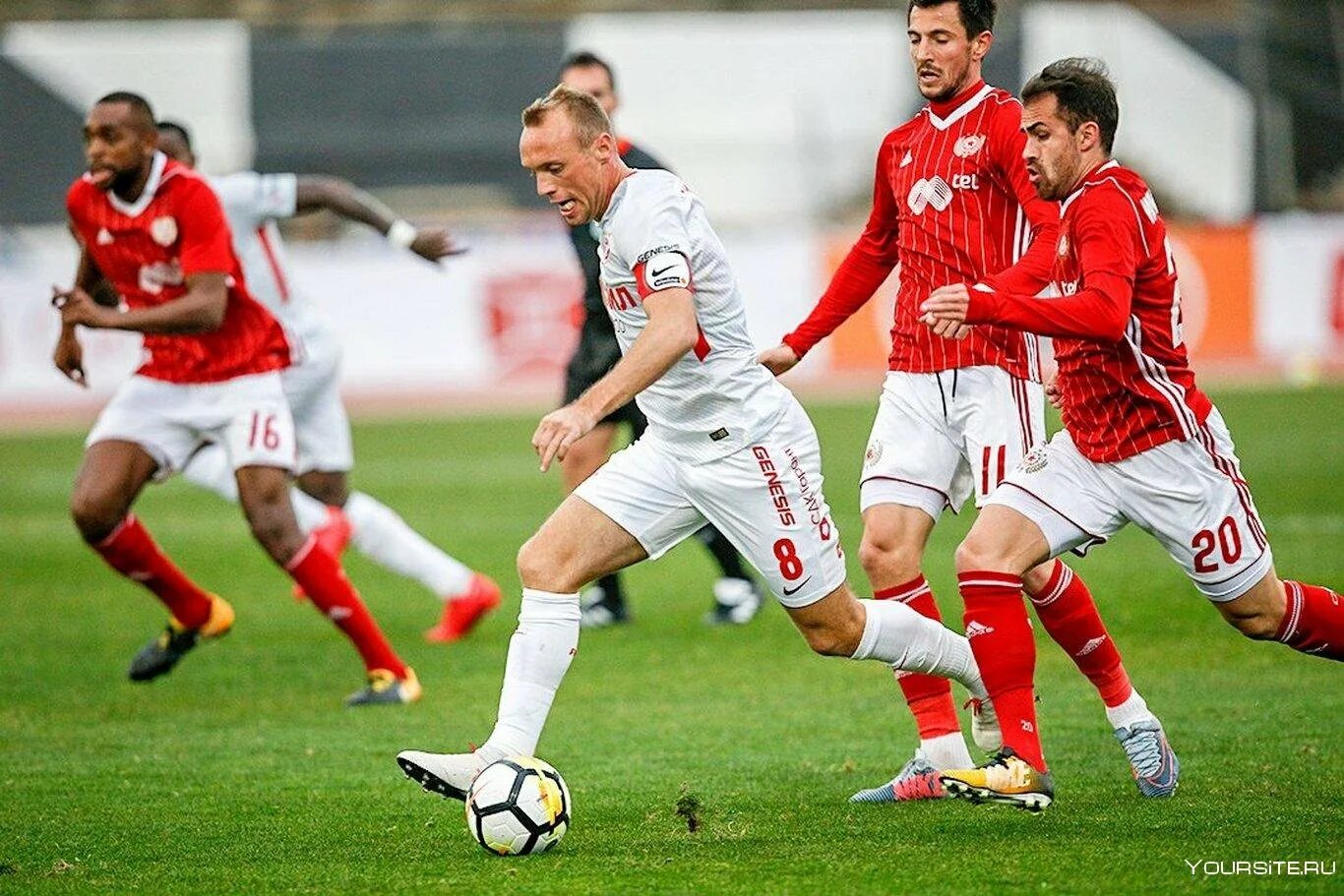 Футболисты спартака. Sporta futbol. Sporta futbol. Футбол красный. Sporta futbol.