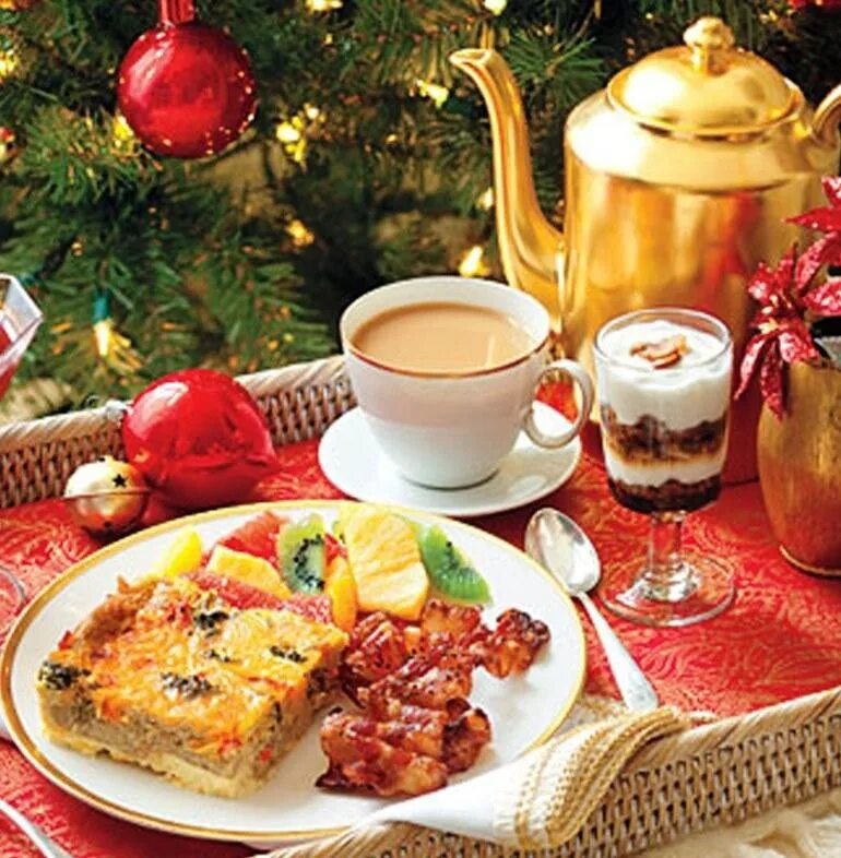 Завтрак зимой фото. Новогодний завтрак. Рождественский завтрак. Красивые новогодние Завтраки. Праздничный завтрак на новый год.