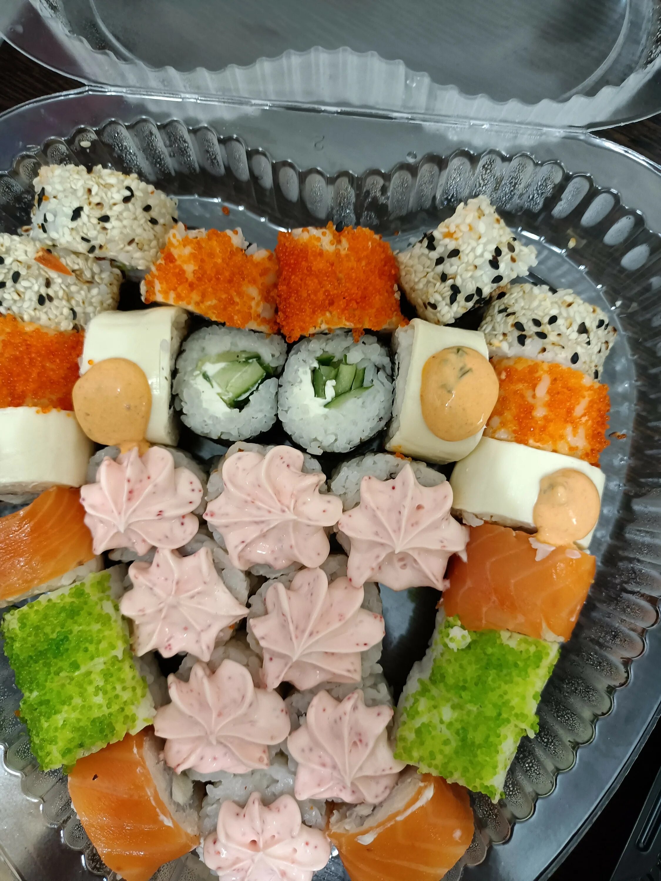 Make sushi. Суши make. маки суши. суши make сет 2025. роллы в компании.