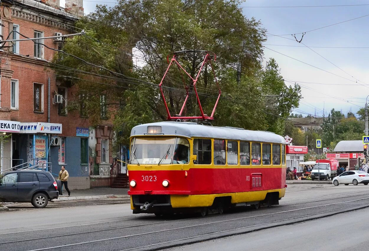 Остановки трамвая волгоград маршрут. Метротрам Волгоград Татра. Трамвай 11 Волгоград. Волгоградский трамвай Татра. Волгограде трамваи Красноармейский.