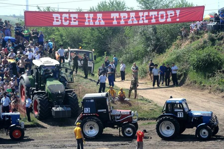 Народное техно грохот тракторов. Бизон трек шоу 2019. Бизон шоу гонки на тракторах. Трактора Бизон трек шоу. Гонки на тракторах Бизон трек шоу 2019.