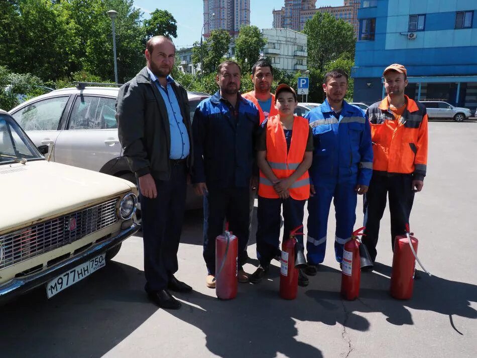 Жилищник щукино москва. Жилищник щукино москва. Жилищник щукино москва. Жилищник москвы логотип. Герб щукино.