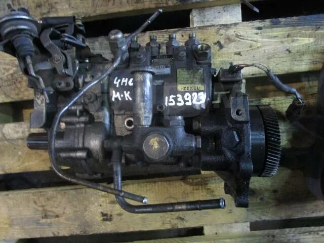 Тнвд исузу nm 4jj1e4nc 8-97381555. Тнвд isuzu 6hk1. Топливный насос исузу. Насос топливный исузу. Топливный насос исузу.