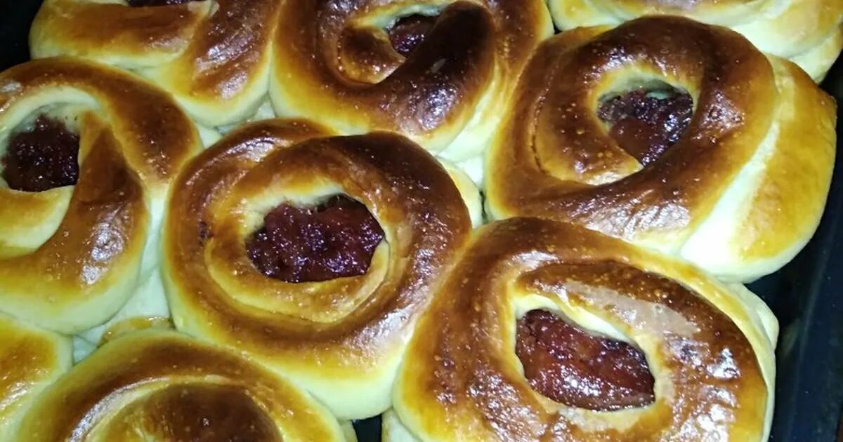 Сладкие булочки с начинкой. Плюшки с повидлом. Дрожжевые булочки с вареньем рецепт. Дрожжевые булочки с вареньем рецепт. Дрожжевые булочки с вареньем рецепт.