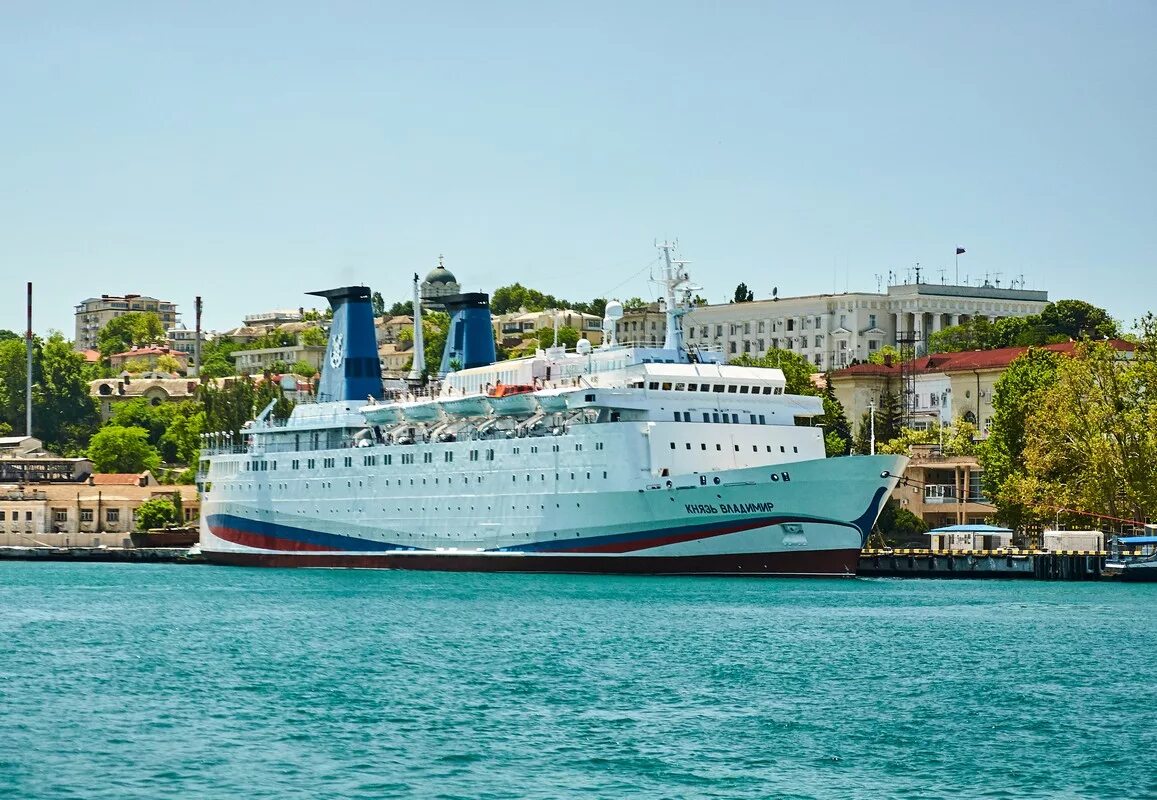 Лайнеры черного моря. Лайнеры черного моря. Круизный лайнер черное море. Лайнеры черного моря. Лайнеры черного моря.