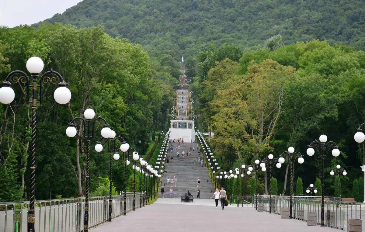 Новая каскадная лестница в железноводске. Курортный парк железноводск каскадная лестница. Железноводск сколько ступеней. Курортный парк железноводск каскадная лестница. Железноводск сколько ступеней.
