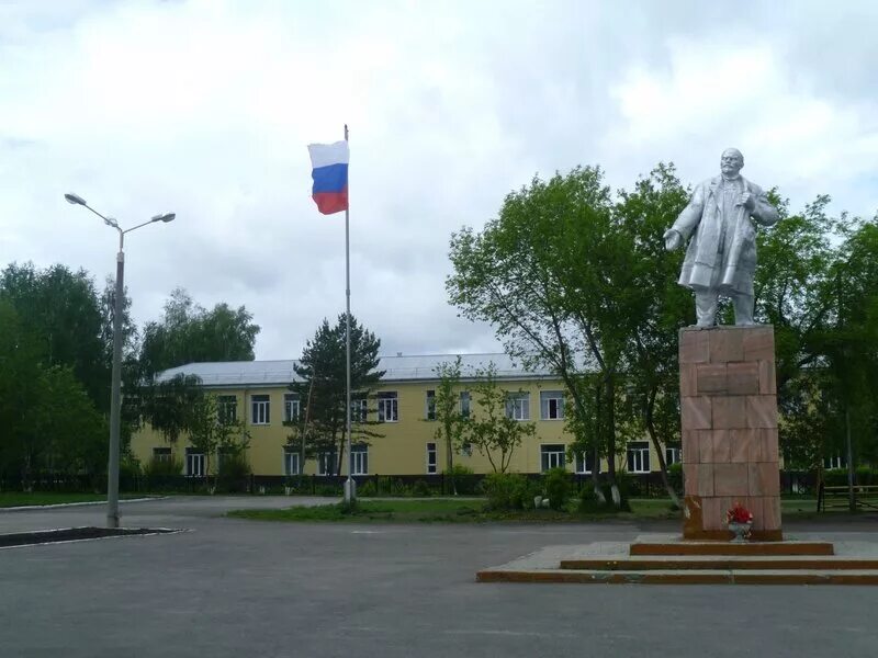 1 площадь новосибирской области. Барабинск площадь Ленина. Памятник Ленину Куйбышев НСО. Барабинск площадь города. Площадь имени Ленина Барабинск.