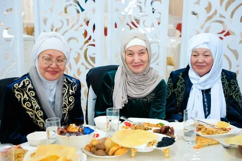 ВКонтакте желісіндегі 40 жастан асқан әйелдер. Әйелдердің шешініп жатқан суреттері.