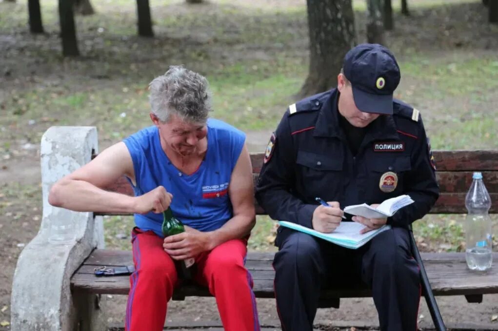 Распитие рб. Нарушитель общественного порядка. распитие слабоалкогольных напитков в общественных местах.