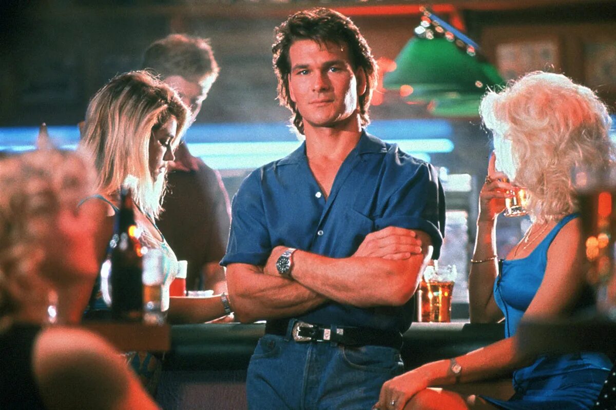 Road house movie. Патрик Суэйзи дом у дороги. Сэм Эллиотт дом у дороги. Келли Линч дом у дороги.