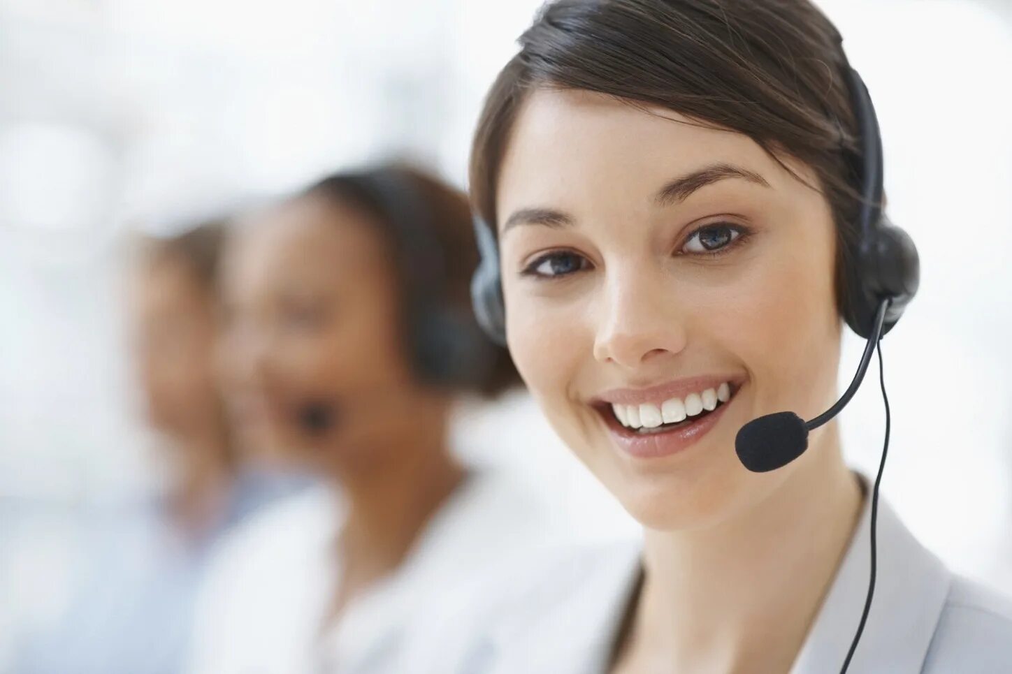 Call started. Гарнитура оператора. колл центр. девушка колл центр. оператор call центра.