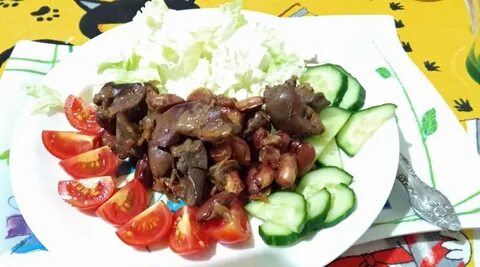 Куриная печень с фасолью