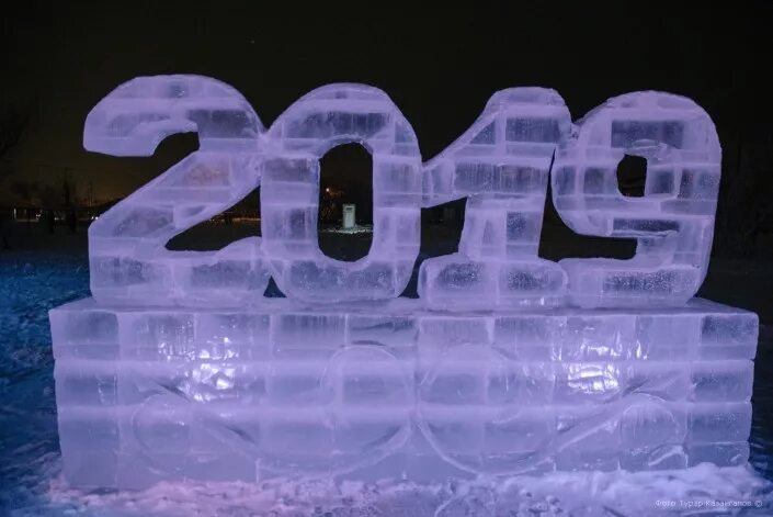 Цифры ледяные 3. Ледяные цифры. цифры 2025 из льда. цифры изо льда.