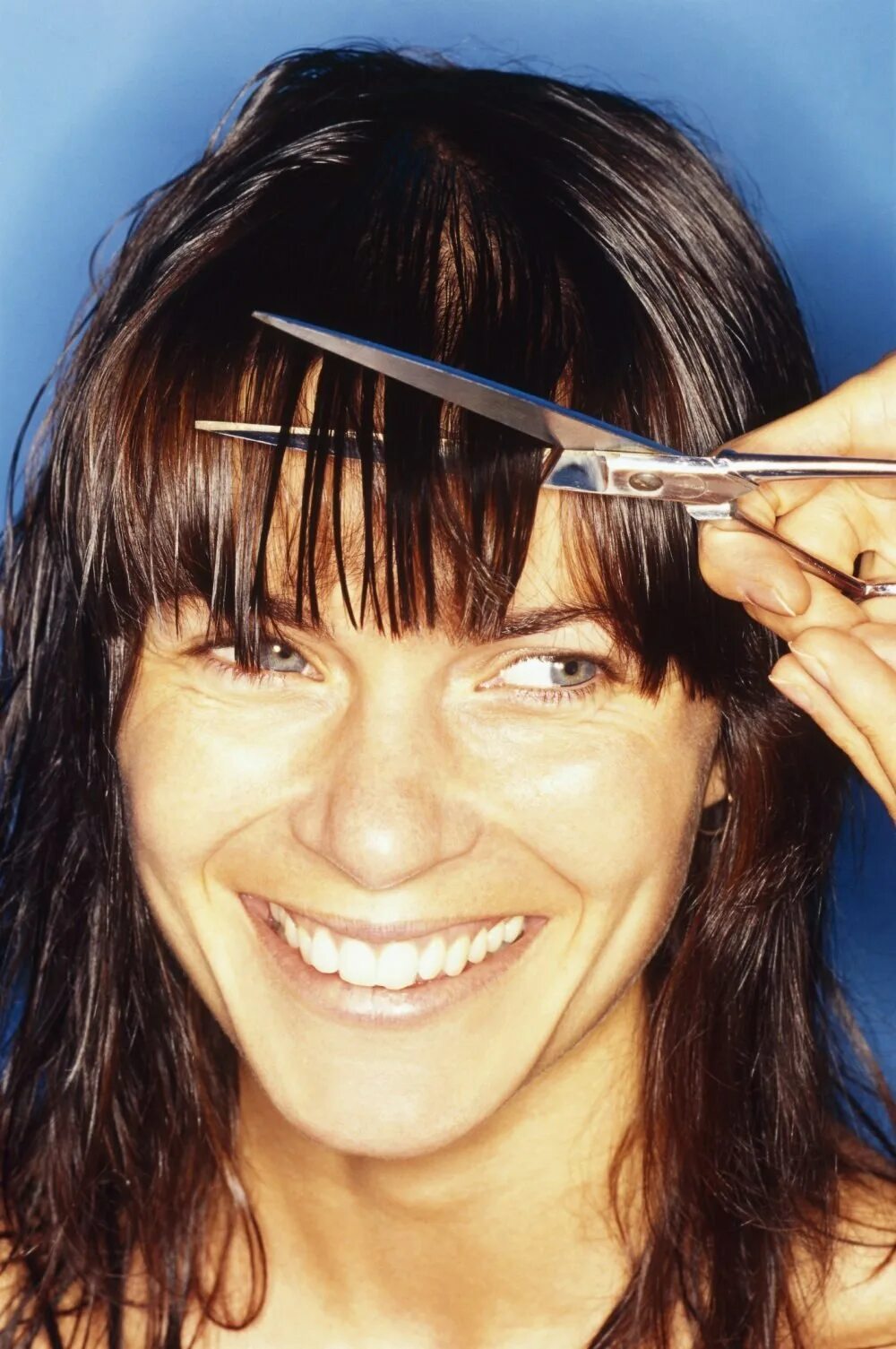 Подстричь челку во сне. Филировка. Детский парикмахер. Подстричь челку дома. Стричь волосы себе.