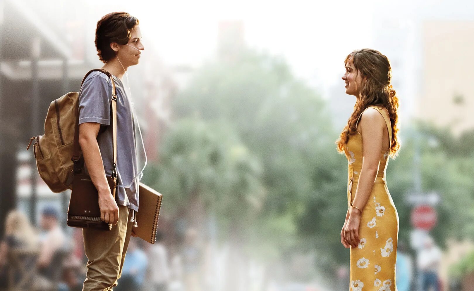 В метре друг от друга five feet apart. Коул спроус в фильме в метре друг от друга. Уилл ньюман. В пяти шагах к любви. В метре друг от друга фильм 2019.