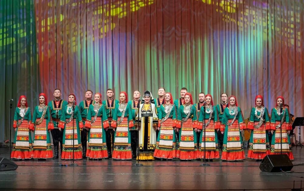 Слушать италмас. Ансамбль италмас. Ансамбль италмас ижевск. Костюмы ансамбля италмас. Село италмас удмуртия.