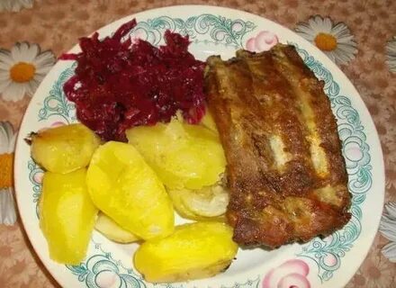 Картошка с ребрами на плите