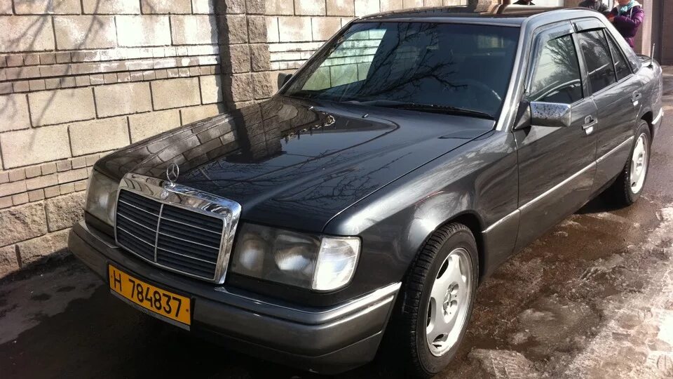 мерседес 124 серый матовый. мерс волчок 124. W124 1984. Mercedes-benz w124 2. мерседес 124 usa.