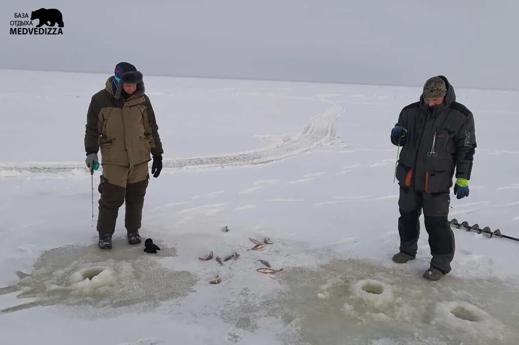 Рыбалка на рыбинке. Рыбинское водохранилище зимняя рыбалка. Зимняя рыбалка на Рыбинском водохранилище. Рыбалка на Рыбинском водохранилище зимой. Рыбинское водохранилище рыбалка зимой.