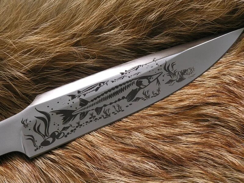 Нож 95х18 кованый. Нож охотничий с гравировкой. Нож охотничий crystal hunting. Нож охотничий с гравировкой. Нож рыбак-2 рукоять дерево.