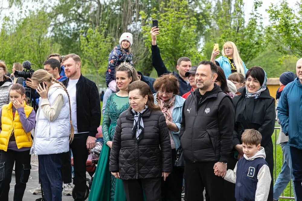 Парк первая миля ростов. Парк первая миля. Первая миля Ростов. Первомай в парке Сокольники. Экопарк первая миля Ростов на Дону.