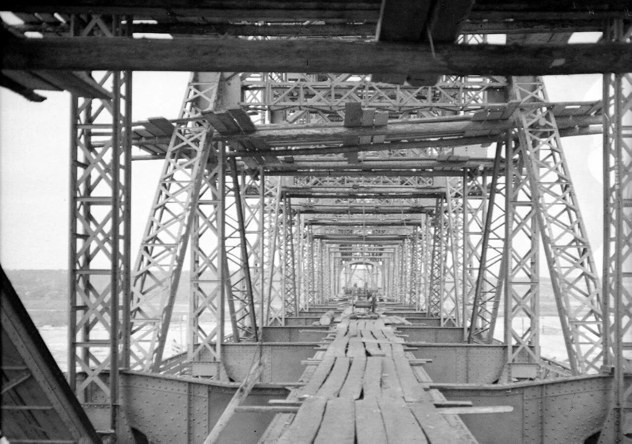 Как работает императорский мост. Романовский мост 1913. романовский мост через волгу. строительство моста. романовский мост фотографии.