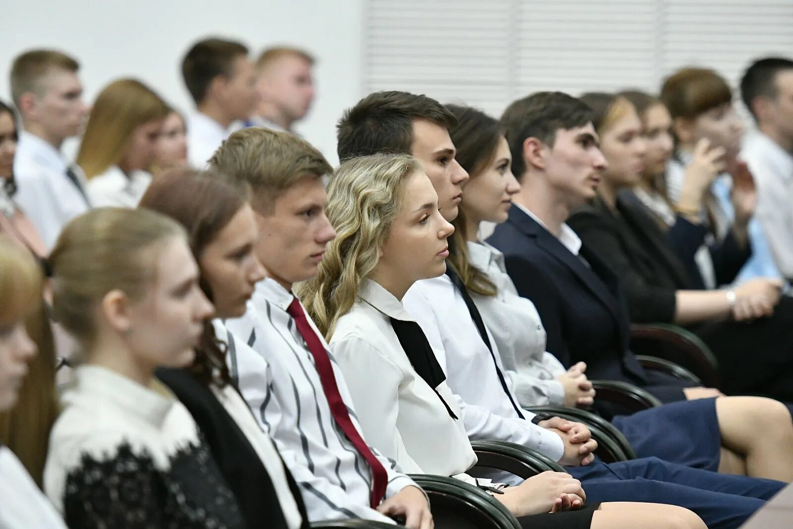 Кузбасс смена министров. Рабочая смена. Лучший выпускник 2015. Конкурс лучший выпускник картинки. Рабочая смена 10 часов