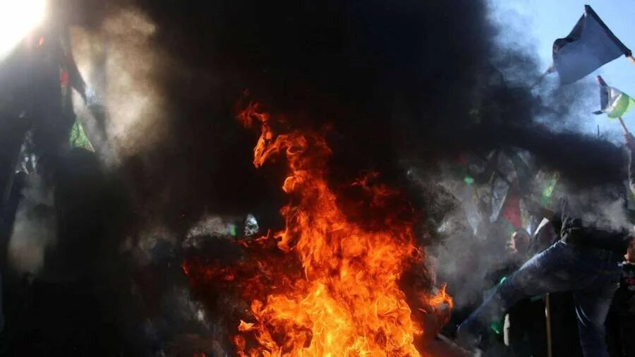 начало жечь